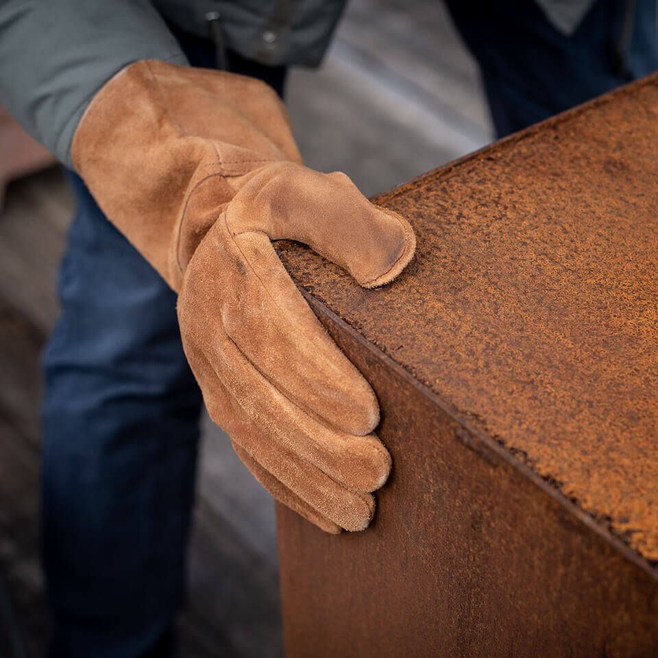 Weltevree-gloves-moving-outdooroven