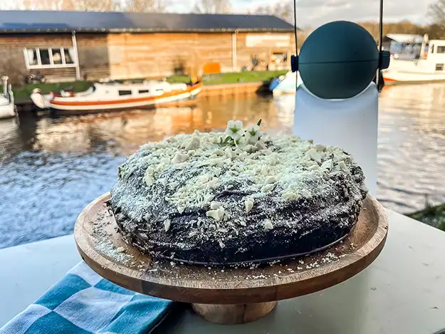 Weltevree-chocolate-cake-guidelight