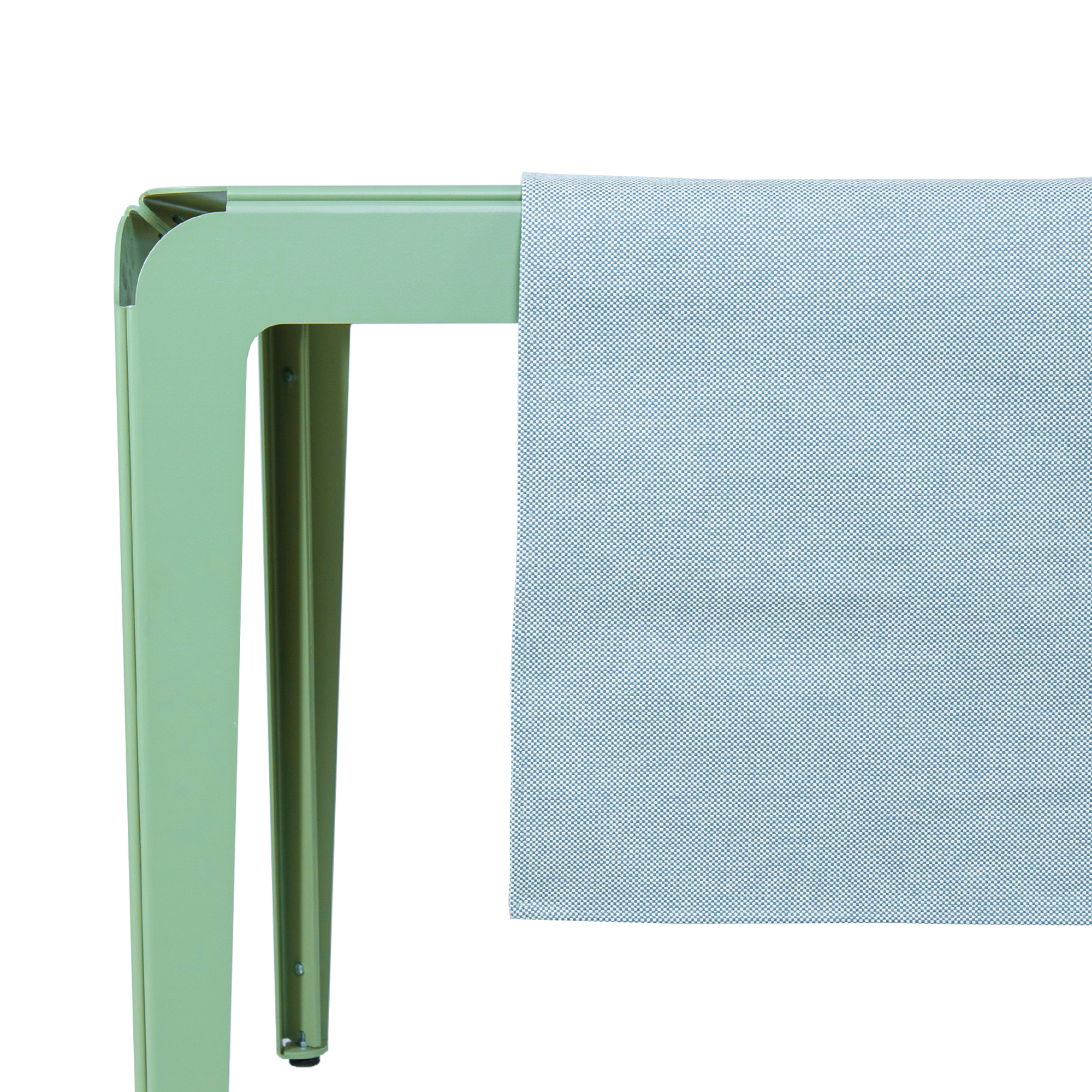 Weltevree-runner-rolled-out-table