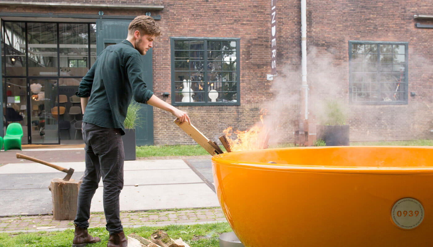 Hottub-fire-burning-Weltevree