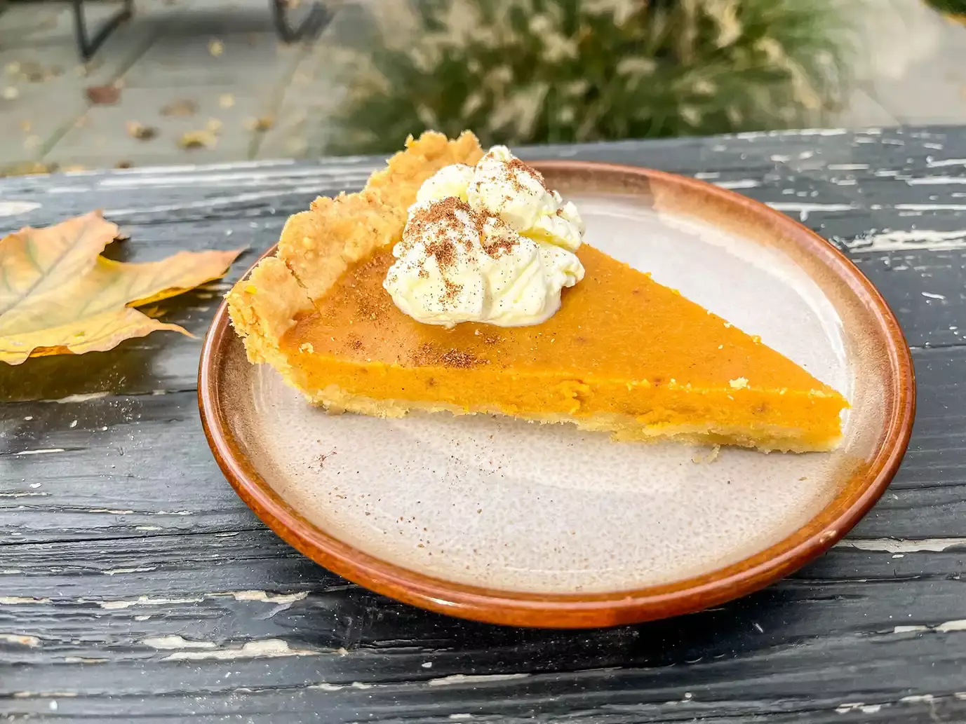Weltevree-pumpkin-pie-finishing-touches