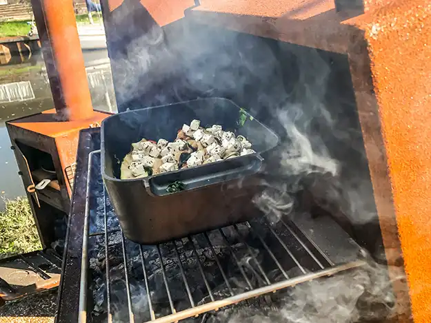 Weltevree-preparing-stuffed-bellpeppers